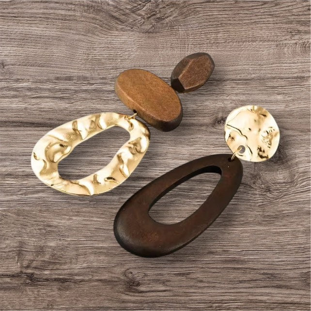 Boucle d’Oreilles Longue Asymétrique en Bois Vintage et Métal